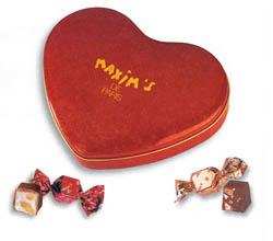 Конфеты из молочного шоколада с нугой и с мёдом и миндалём Maxim's в большоей жестяной коробке в виде сердца, 240г