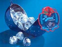 Шоколадные конфеты с целыми и дробленными лесными орехами "Baci" Perugina в коробке в виде шара, 200г